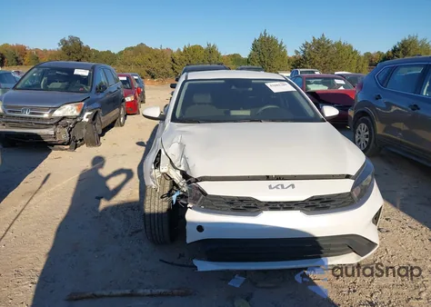 2022 Kia Forte Lxs z USA, uszkodzony, nr VIN 3KPF24AD3NE431153